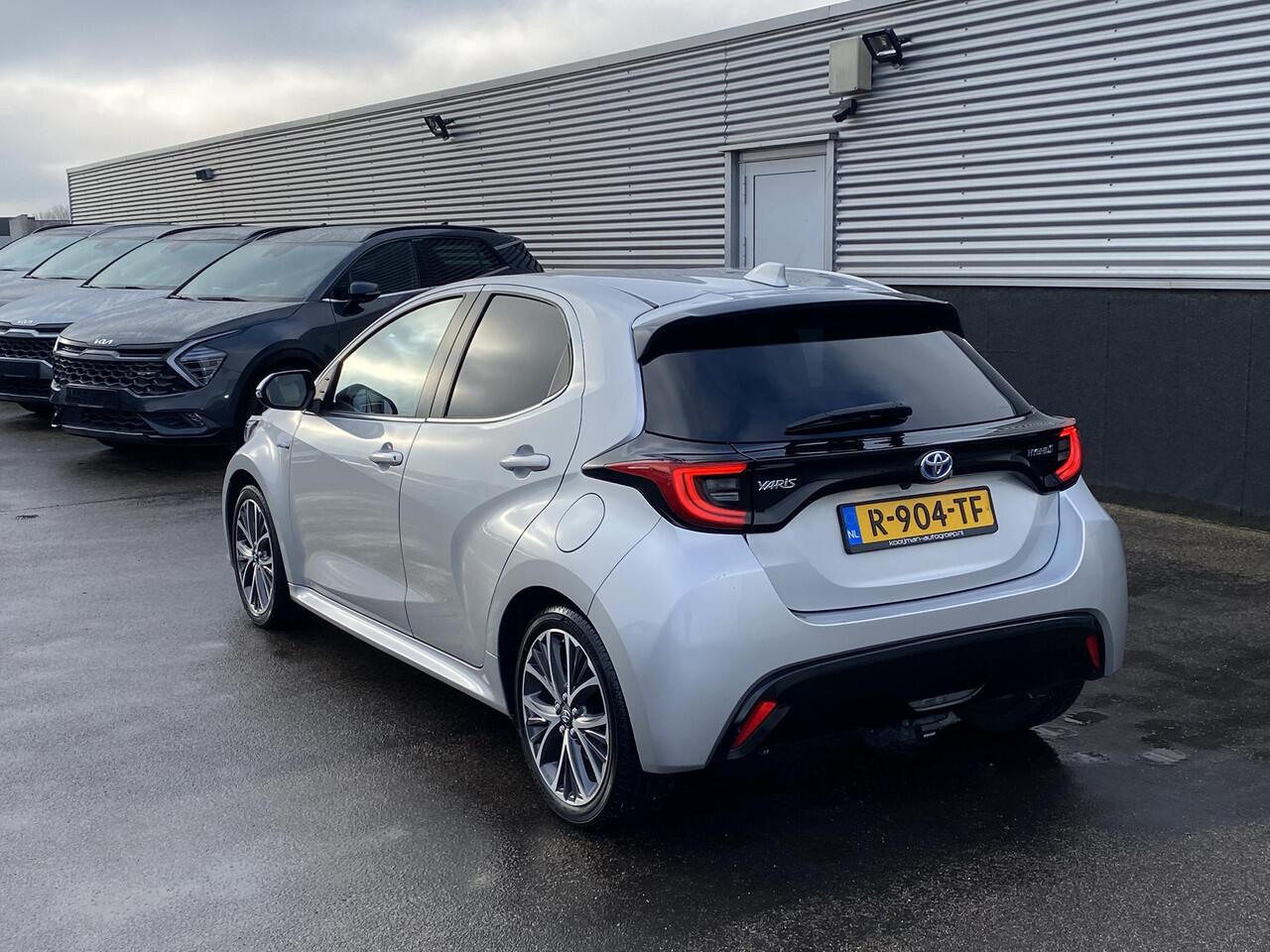 Toyota YARIS 1.5 Hybrid Launch Edition Navigatie APple CarPlay/Android Auto, achteruitrij camera, dodehoek detectie, HUD, keyless, parkeersensoren