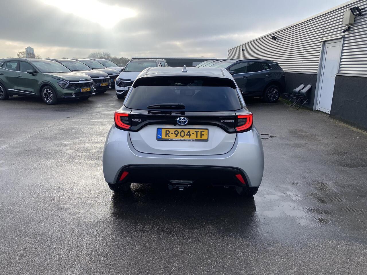 Toyota YARIS 1.5 Hybrid Launch Edition Navigatie APple CarPlay/Android Auto, achteruitrij camera, dodehoek detectie, HUD, keyless, parkeersensoren