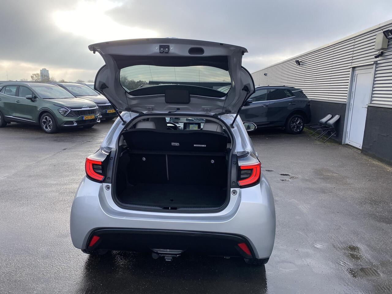 Toyota YARIS 1.5 Hybrid Launch Edition Navigatie APple CarPlay/Android Auto, achteruitrij camera, dodehoek detectie, HUD, keyless, parkeersensoren