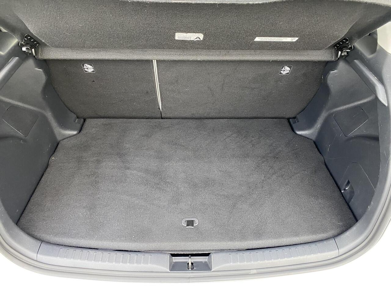 Toyota YARIS 1.5 Hybrid Launch Edition Navigatie APple CarPlay/Android Auto, achteruitrij camera, dodehoek detectie, HUD, keyless, parkeersensoren