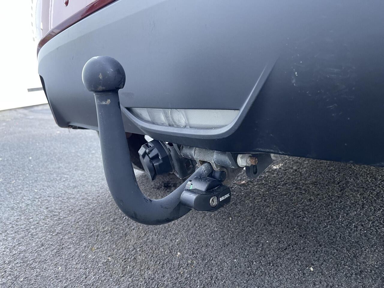 Toyota YARIS 1.5 Hybrid Dynamic Trekhaak | Parkeersensoren voor+achter | Airco | Parkeercamera