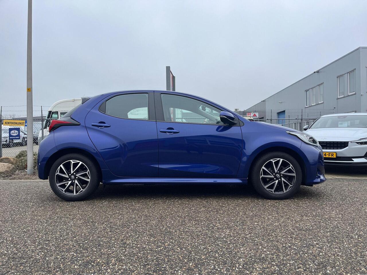 Toyota YARIS 1.5 VVT-i Business Plus | Adap. Cruise Control | 125PK | NAVI | Carplay | Achteruitrijcamera | Digitaal Display | All-seasonbanden