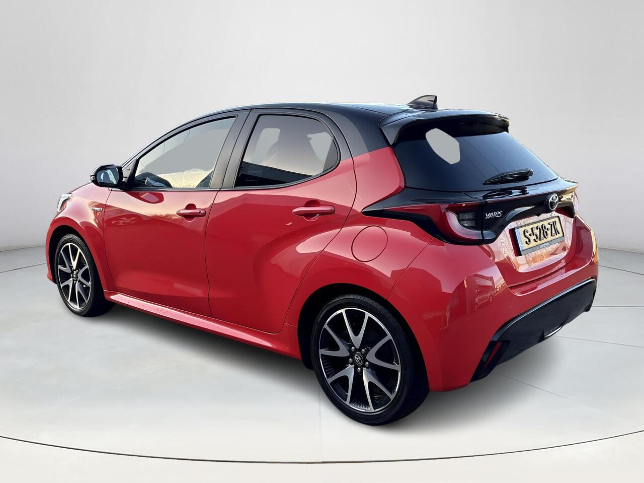 Toyota YARIS 1.5 Hybrid Executive **STOEL EN STUURWIELVERWARMING/ HEAD UP DISPLAY/ KEYLESS**