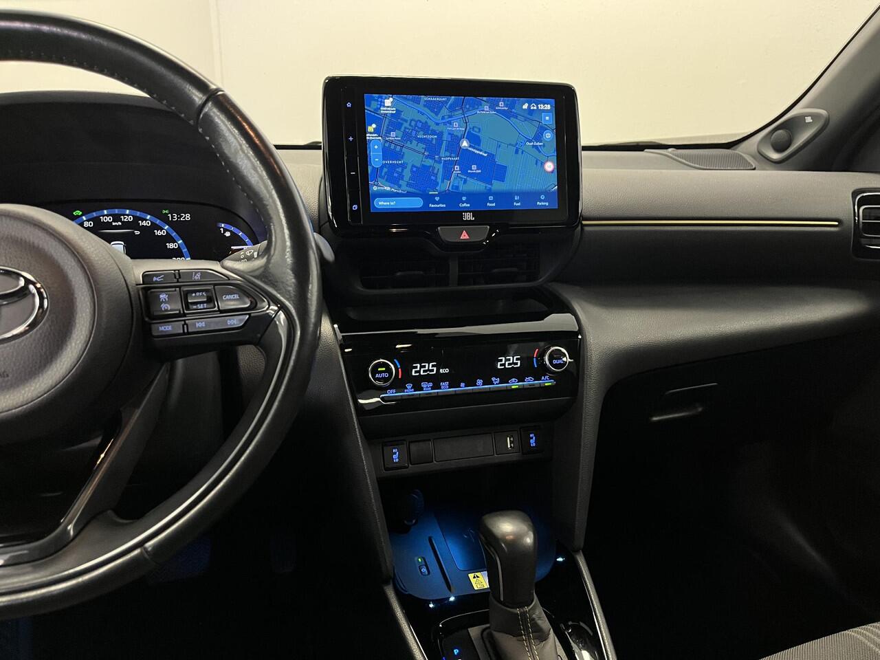 Toyota YARIS Cross 1.5 Hybrid Adventure | TREKHAAK | HEAD-UP | STOEL/STUUR VERWARMING |