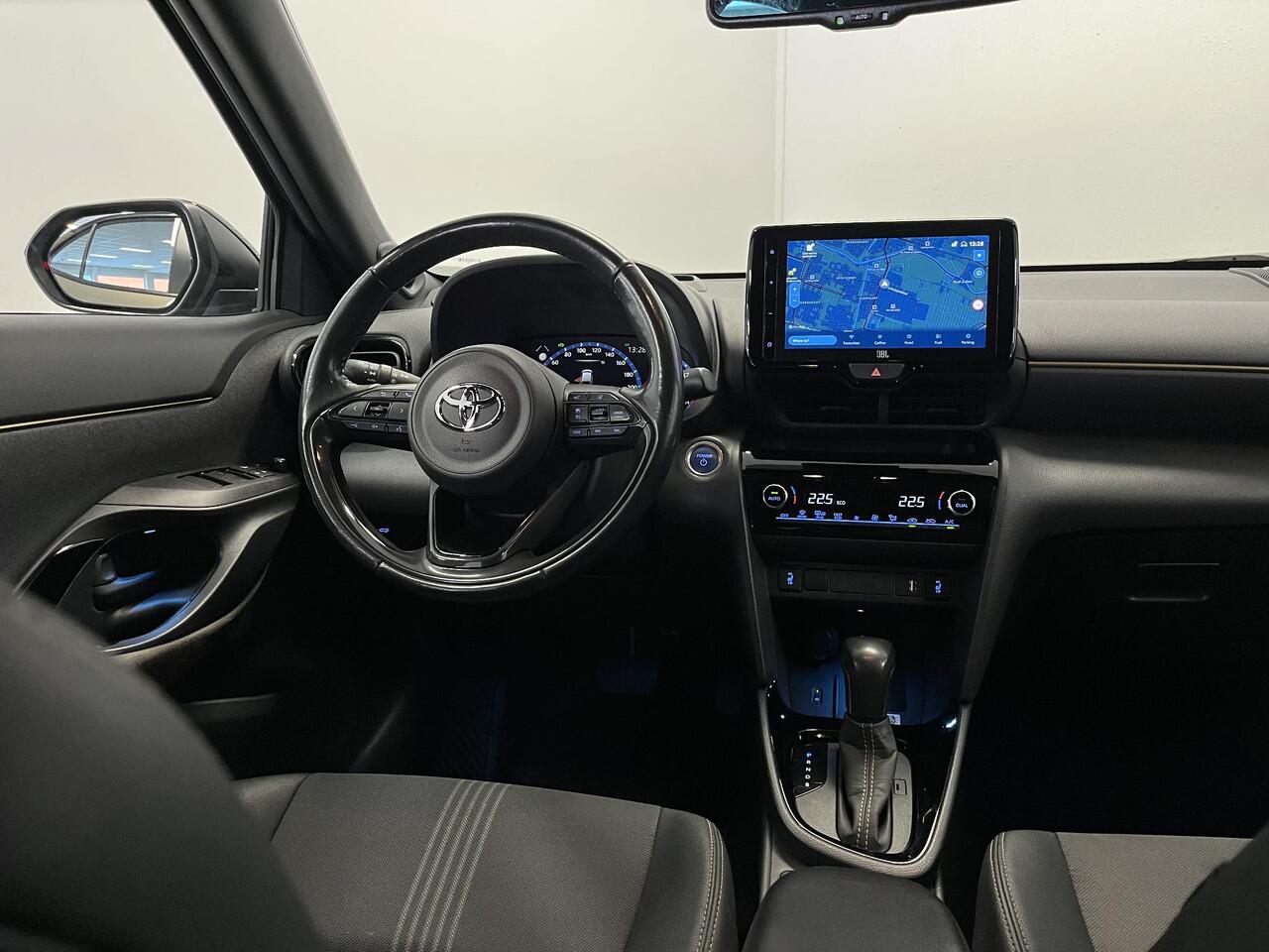 Toyota YARIS Cross 1.5 Hybrid Adventure | TREKHAAK | HEAD-UP | STOEL/STUUR VERWARMING |