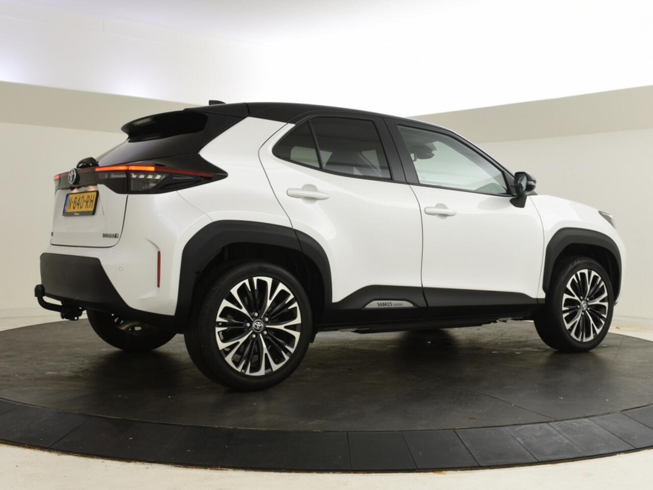 Toyota YARIS Cross 1.5 Hybrid Executive | JBL | Head Up | PDC | Trekhaak |