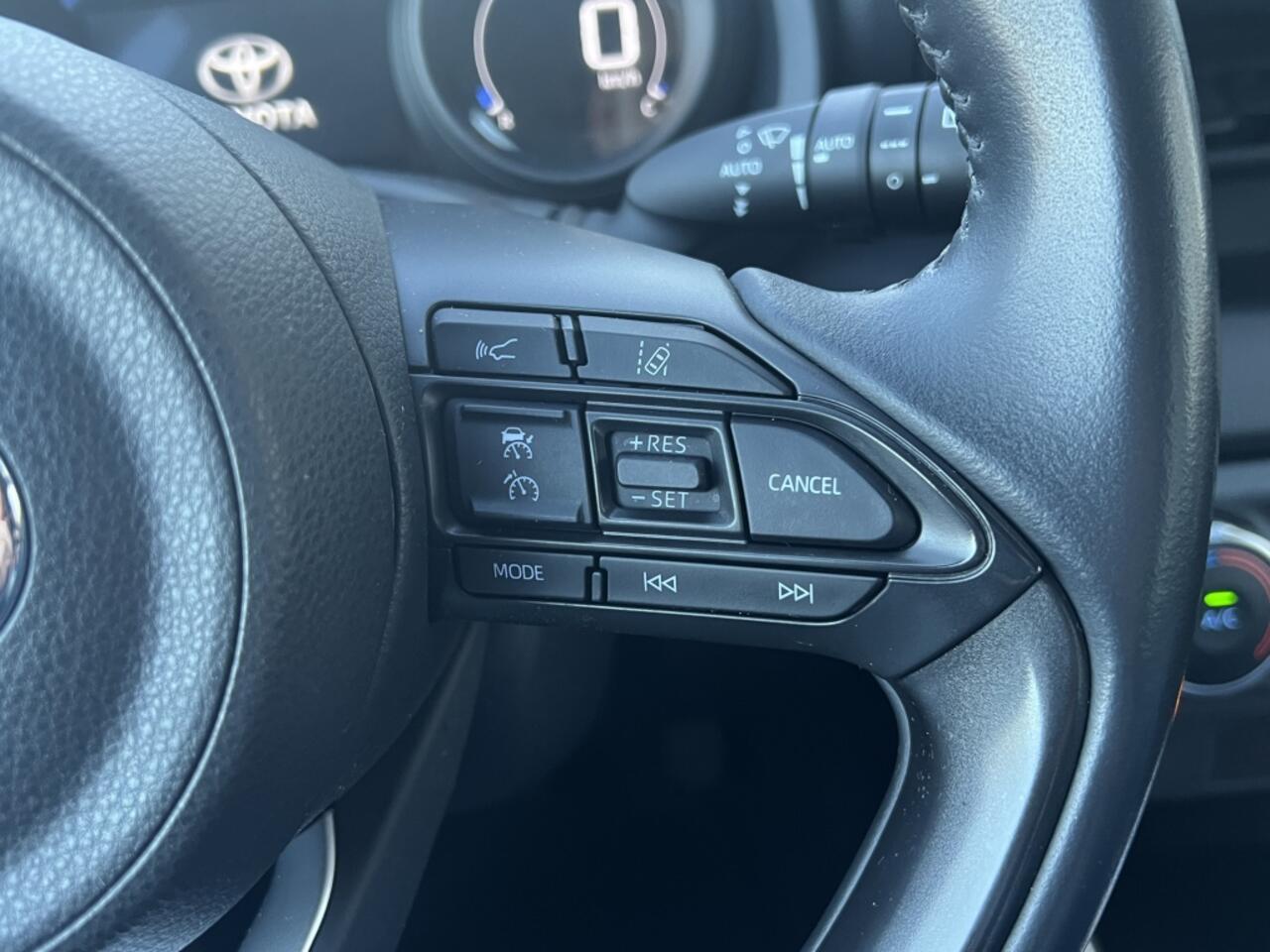 Toyota YARIS 1.5 VVT-i TeamNL | Keyless | Led | Adaptive Cruise