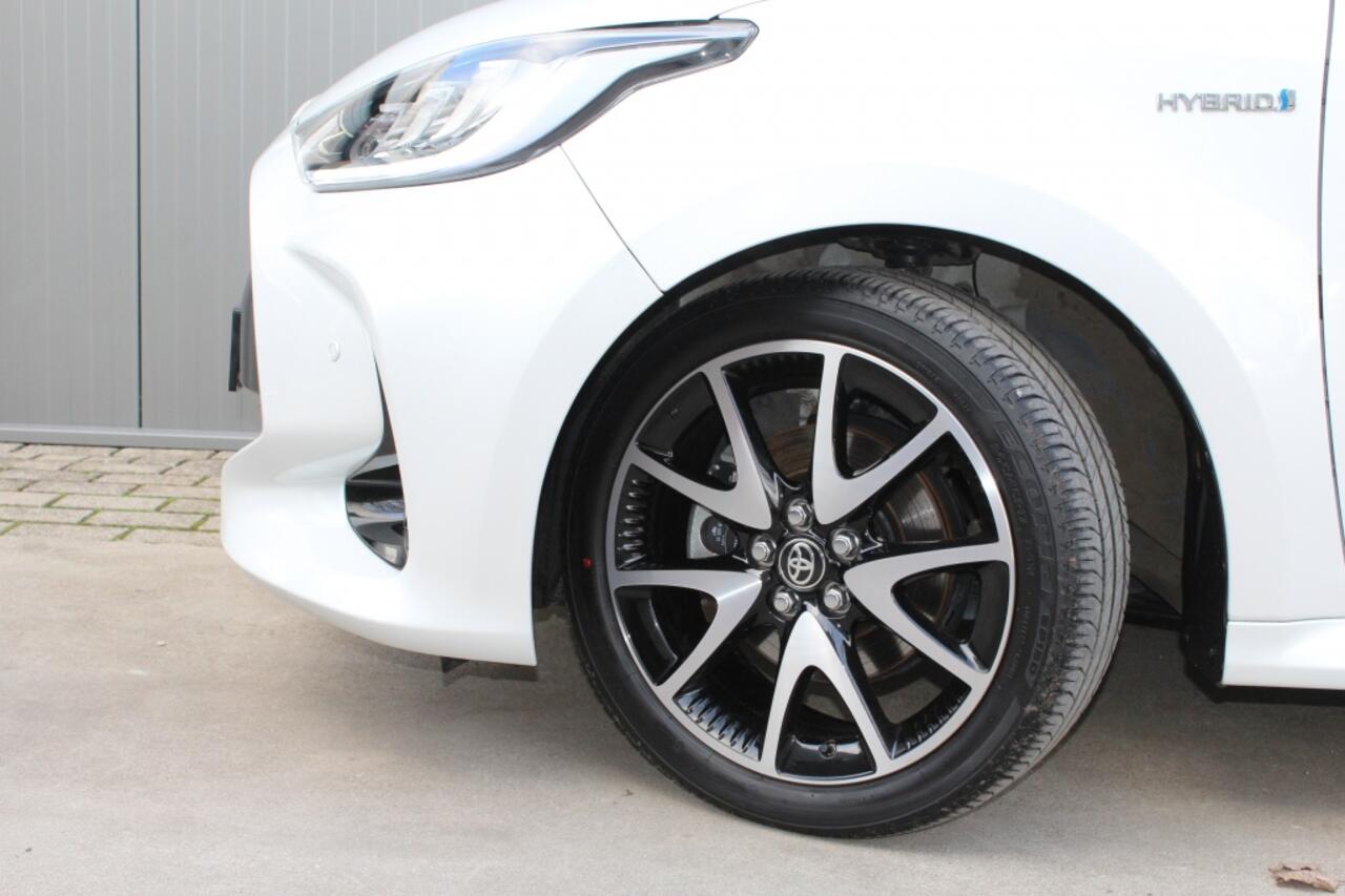 Toyota YARIS 1.5 Hybrid Style+ / Bi-Tone / afn. Trekhaak / PDC / BSM