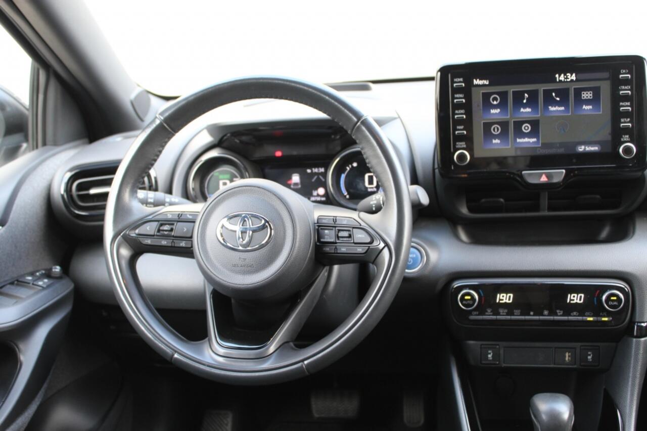 Toyota YARIS 1.5 Hybrid Style+ / Bi-Tone / afn. Trekhaak / PDC / BSM