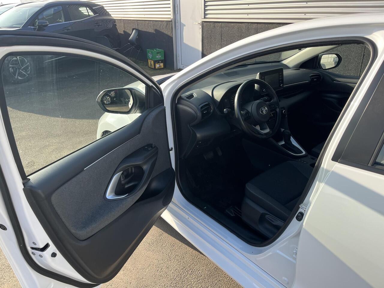Toyota YARIS 1.5 Hybrid Business Plus Apple Carplay en/of Android auto navigatie, Stoelverwarming, Adaptieve cruise control, Achteruitrijcamera, Climate control