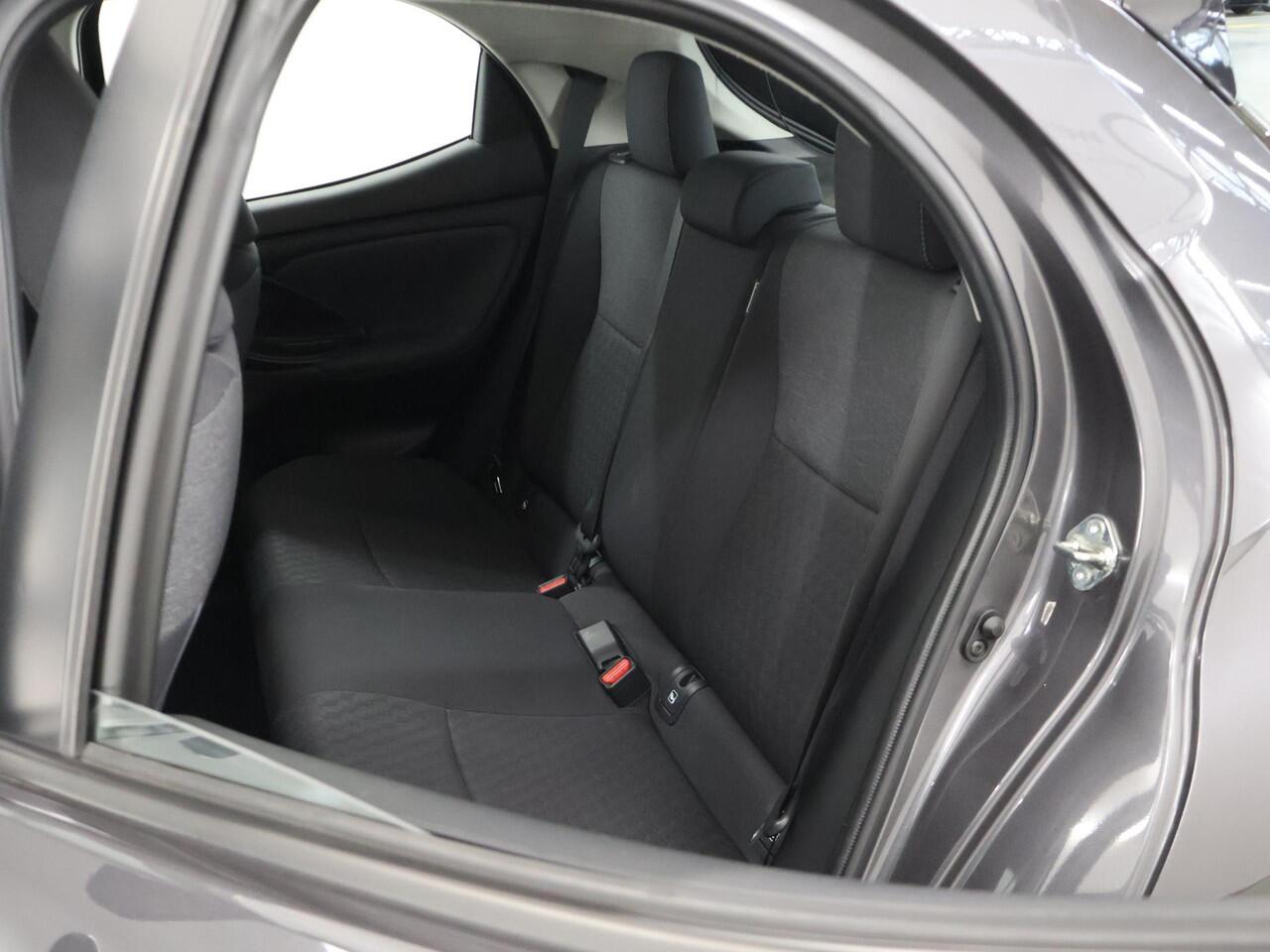 Toyota YARIS 1.5 Hybrid Dynamic | Navigatie | Parkeercamera | Climate Control | Cruise Control | Keyless Entry/Go | Apple Carplay/Android Auto |