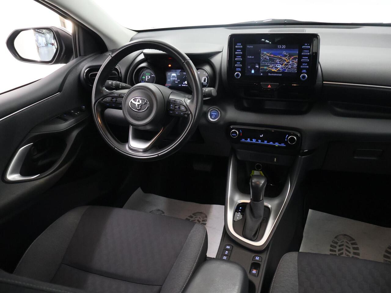 Toyota YARIS 1.5 Hybrid Dynamic | Navigatie | Parkeercamera | Climate Control | Cruise Control | Keyless Entry/Go | Apple Carplay/Android Auto |