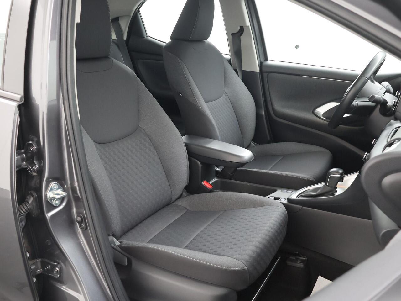 Toyota YARIS 1.5 Hybrid Dynamic | Navigatie | Parkeercamera | Climate Control | Cruise Control | Keyless Entry/Go | Apple Carplay/Android Auto |