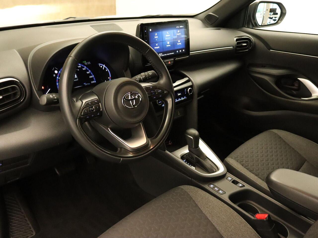 Toyota YARIS Cross 1.5 Hybrid First Edition - ORIGINEEL NEDERLANDSE AUTO - PARELMOERLAK - KEYLESS ENRTY & START - ADAPTIVE CRUISE CONTROL - APPLE CARPLAY / ANDROID AUTO
