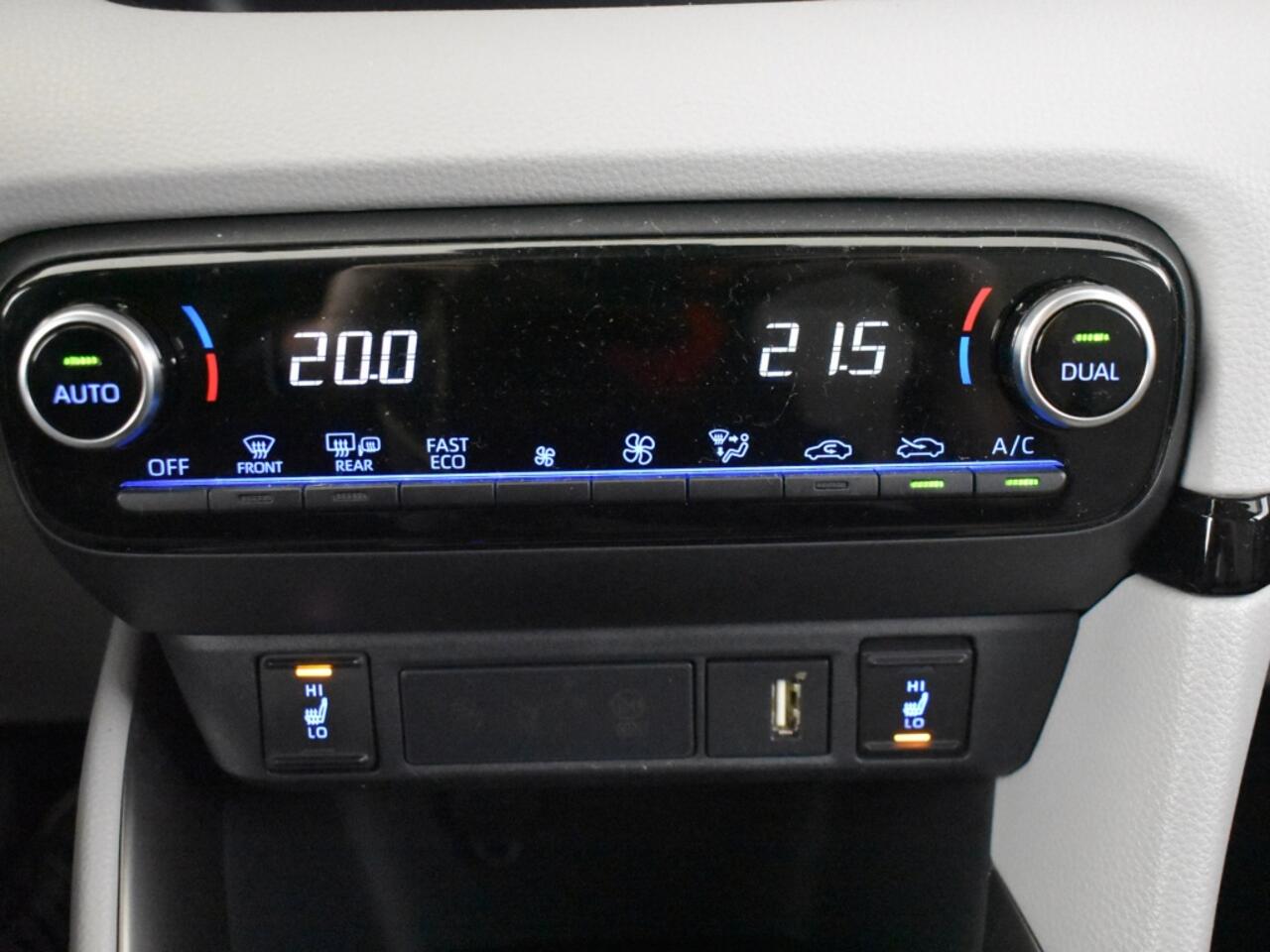 Toyota YARIS 1.5 Hybrid Executive Selection | Bi Tone | Trekhaak | Carplay