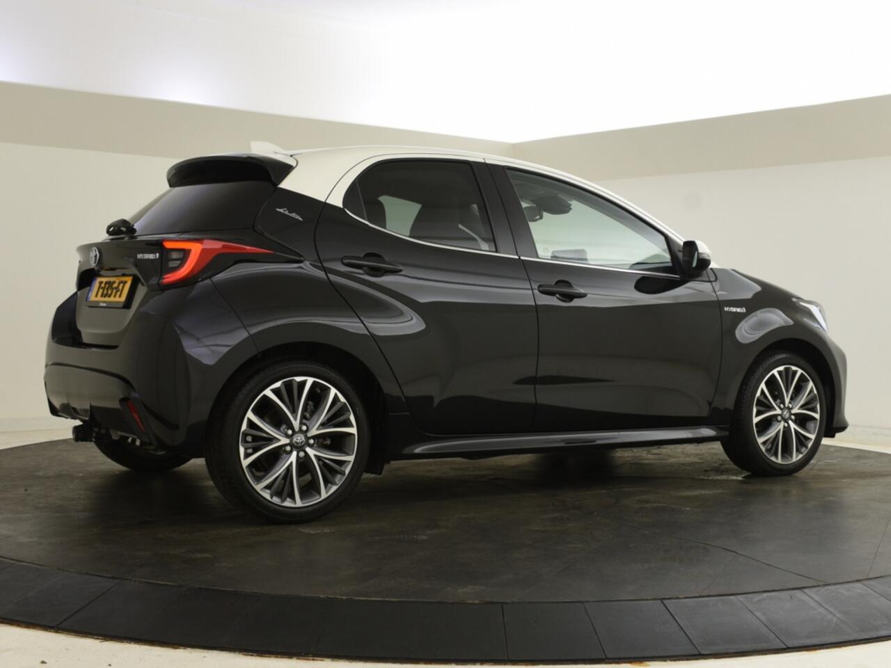 Toyota YARIS 1.5 Hybrid Executive Selection | Bi Tone | Trekhaak | Carplay