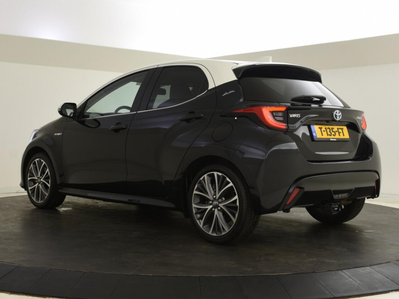 Toyota YARIS 1.5 Hybrid Executive Selection | Bi Tone | Trekhaak | Carplay