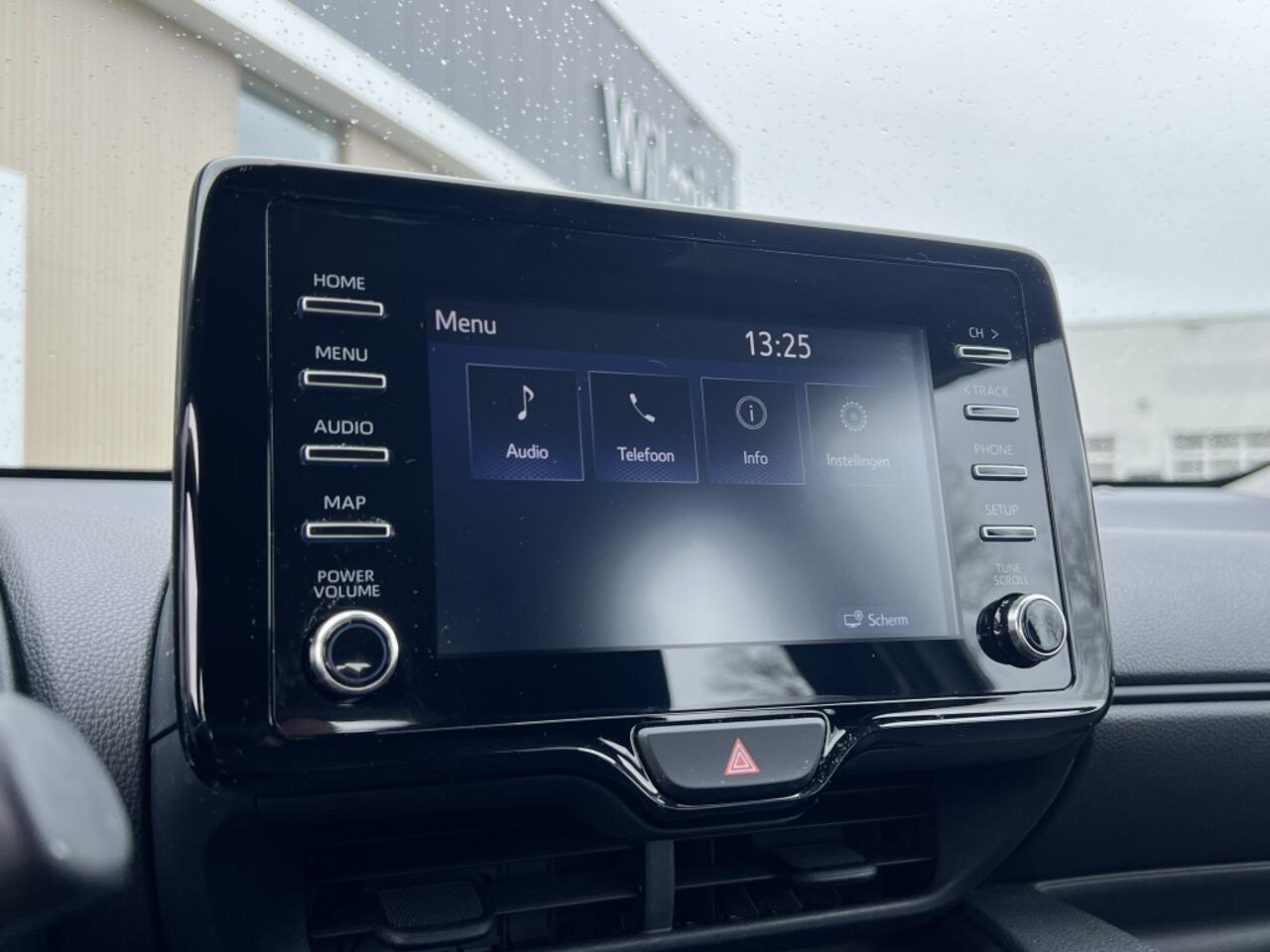 Toyota YARIS 1.5 Hybrid Comfort | All Seasons