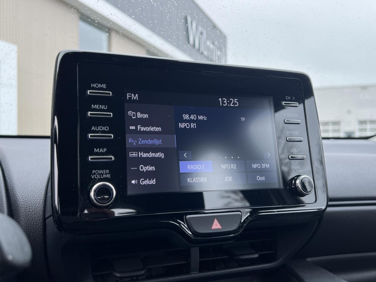 Toyota YARIS 1.5 Hybrid Comfort | All Seasons