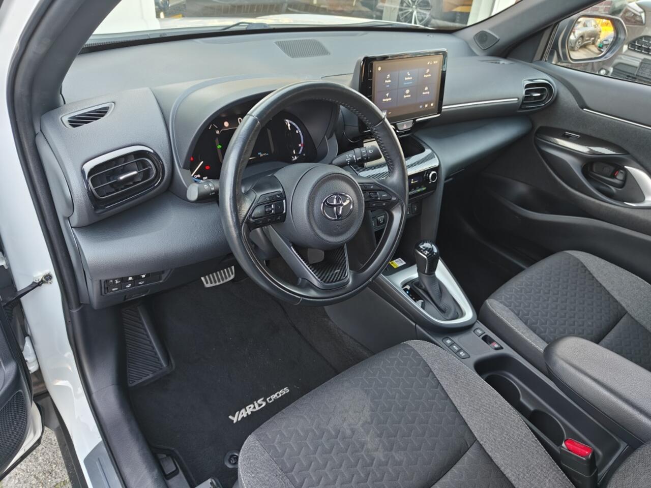 Toyota YARIS Cross Hybrid 2WD Team D