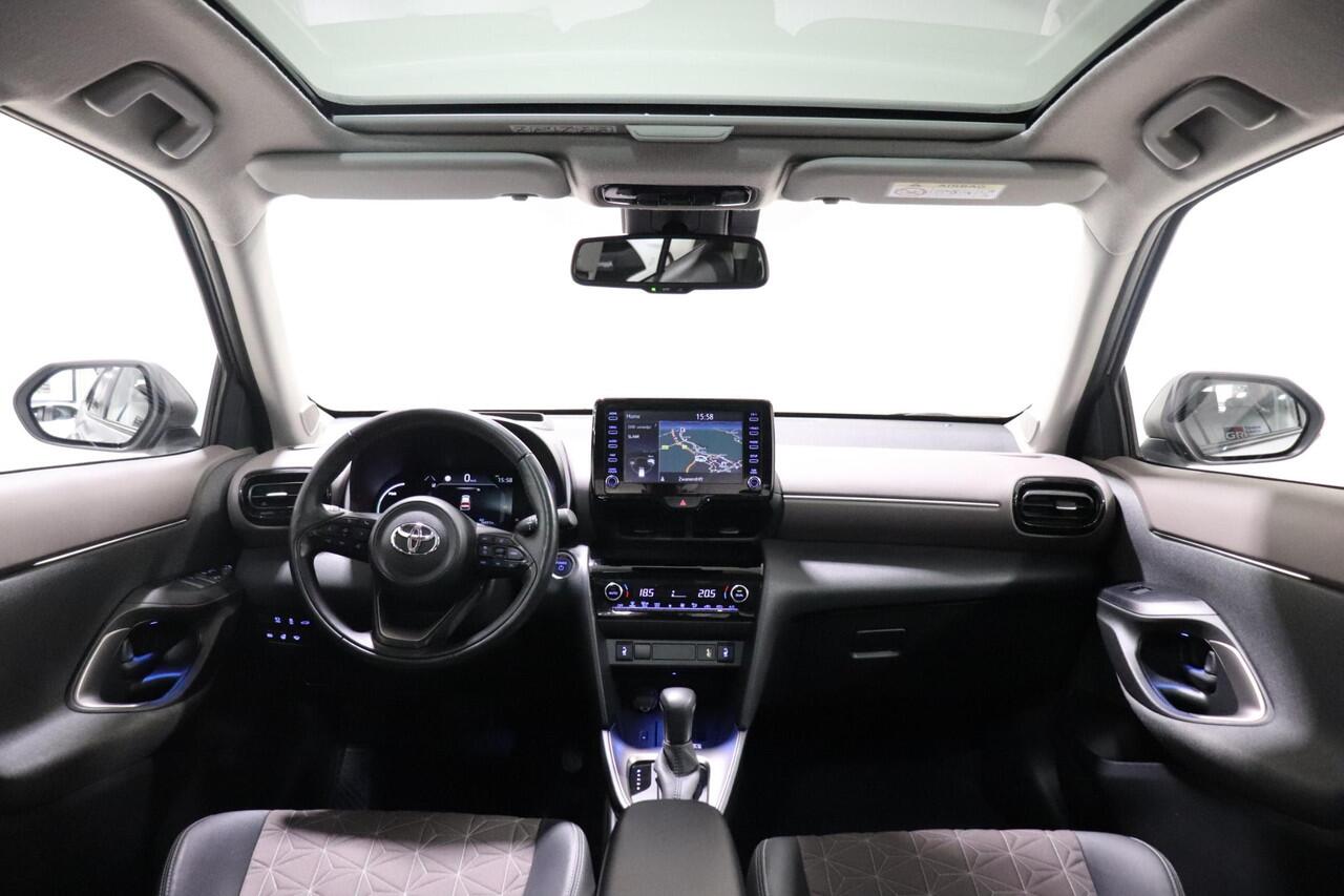 Toyota YARIS Cross 1.5 Hybrid Executive, Stoel & Stuur Verwarming, Keyless, 360 Camera, BSM, Panodak!