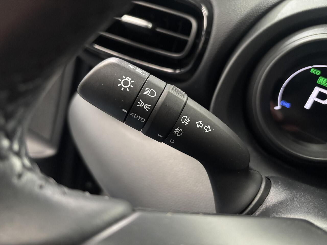 Toyota YARIS 1.5 Hybrid Dynamic APPLE CARPLAY/ANDROID AUTO, STOELVERWARMING!!!