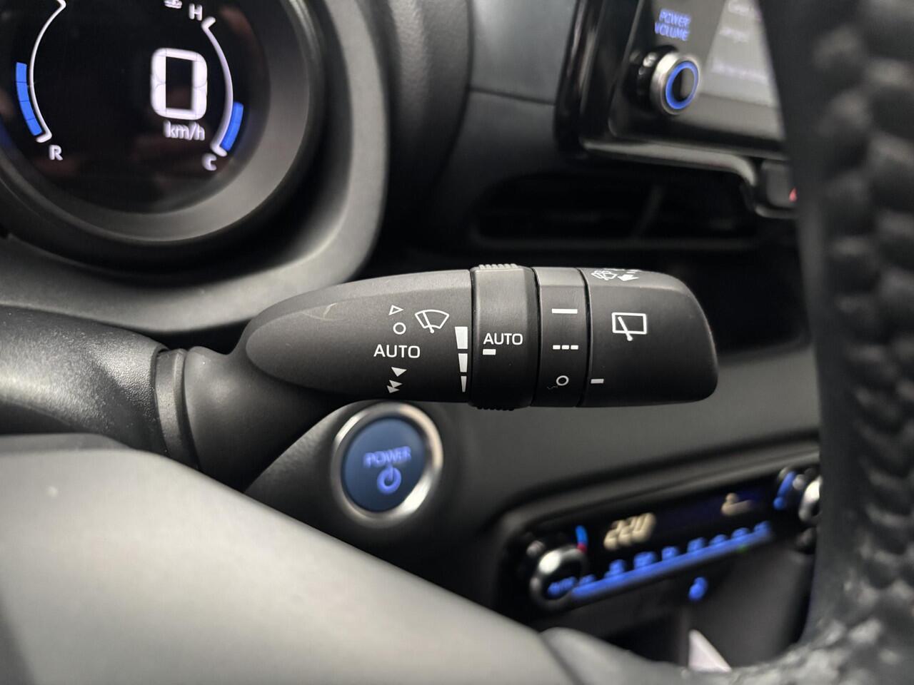 Toyota YARIS 1.5 Hybrid Dynamic APPLE CARPLAY/ANDROID AUTO, STOELVERWARMING!!!