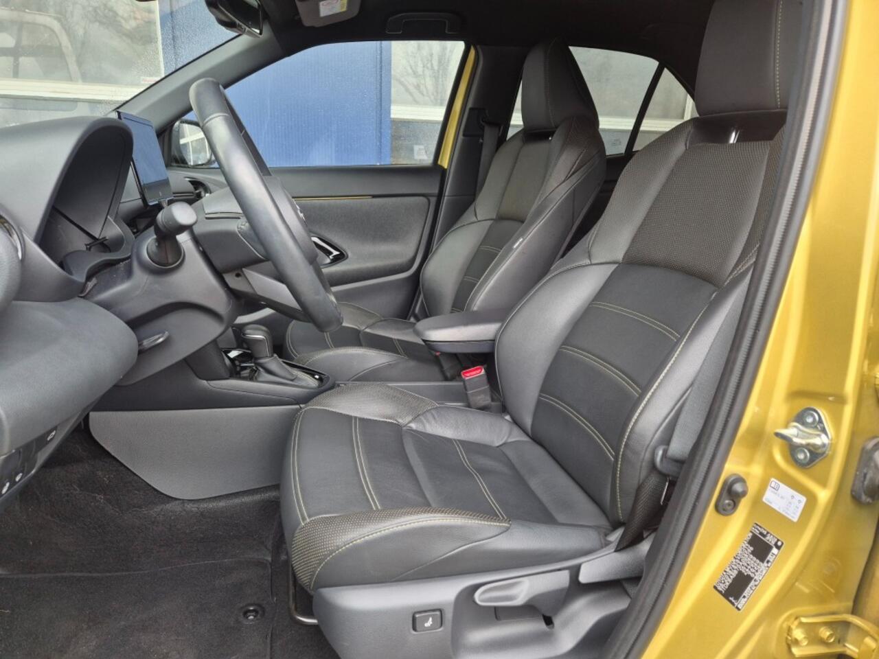 Toyota YARIS 1.5 HYBRID LAUNCHE EDITION, CAMERA, CARPLAY, STUUR/STOEL VERWARMING, HEAD UP, ALL IN PRIJS!