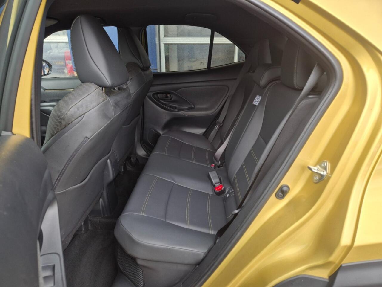 Toyota YARIS 1.5 HYBRID LAUNCHE EDITION, CAMERA, CARPLAY, STUUR/STOEL VERWARMING, HEAD UP, ALL IN PRIJS!