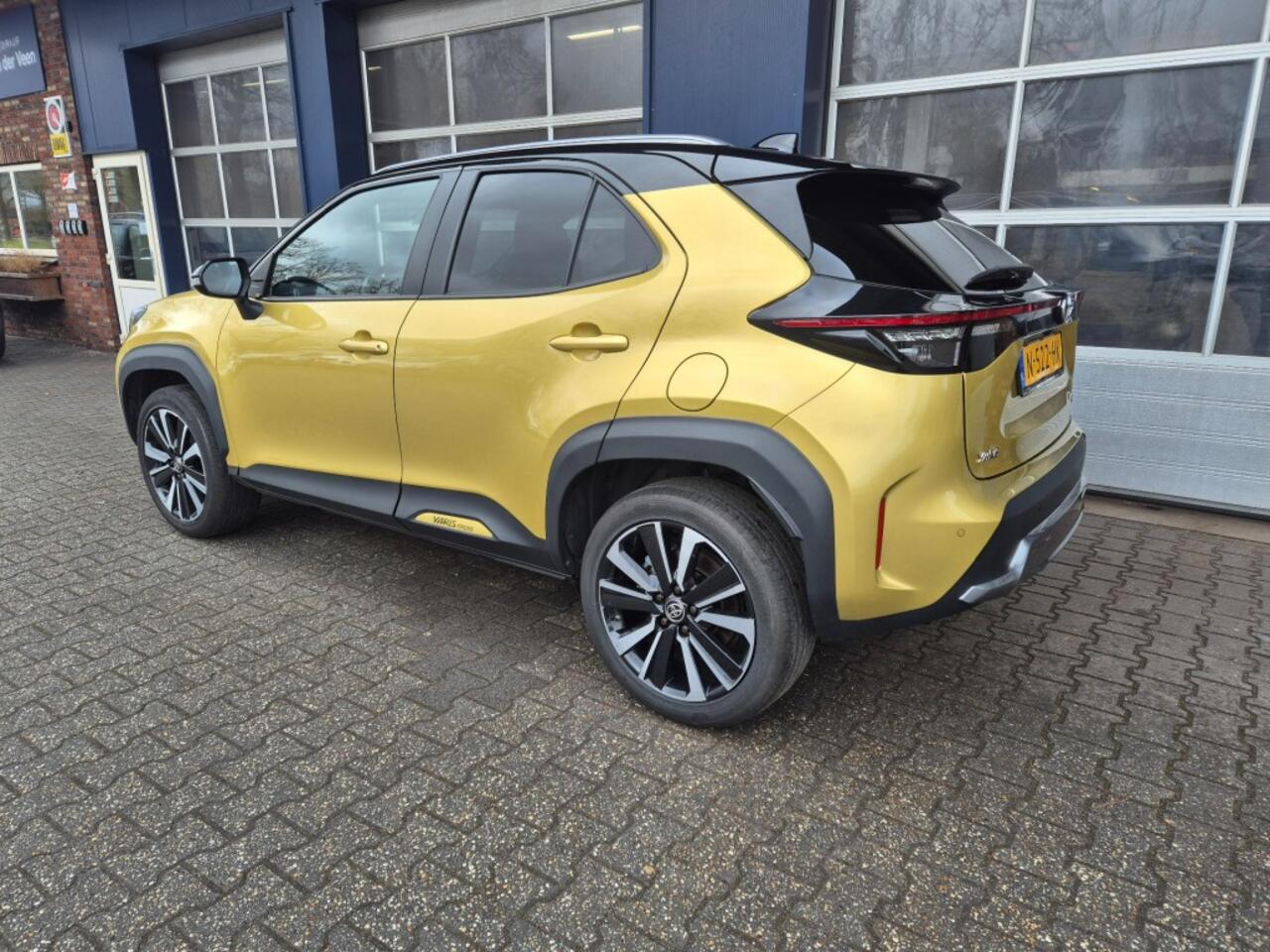 Toyota YARIS 1.5 HYBRID LAUNCHE EDITION, CAMERA, CARPLAY, STUUR/STOEL VERWARMING, HEAD UP, ALL IN PRIJS!