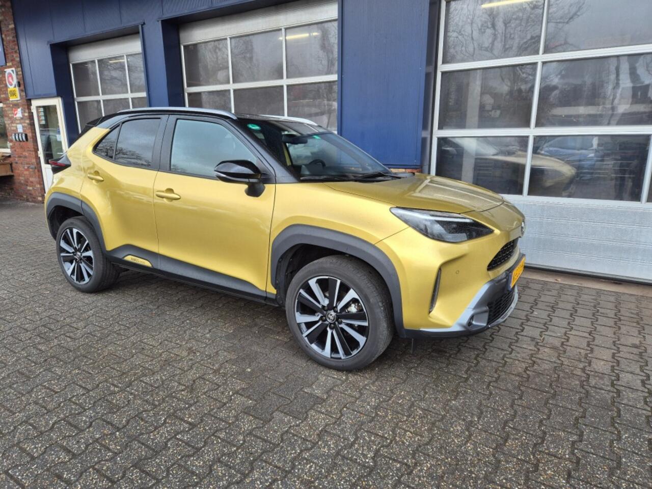 Toyota YARIS 1.5 HYBRID LAUNCHE EDITION, CAMERA, CARPLAY, STUUR/STOEL VERWARMING, HEAD UP, ALL IN PRIJS!