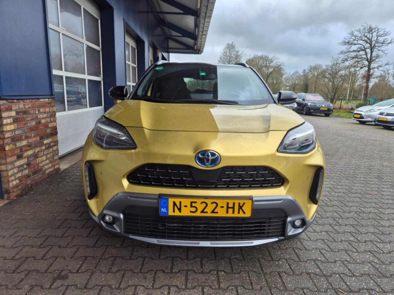 Toyota YARIS 1.5 HYBRID LAUNCHE EDITION, CAMERA, CARPLAY, STUUR/STOEL VERWARMING, HEAD UP, ALL IN PRIJS!