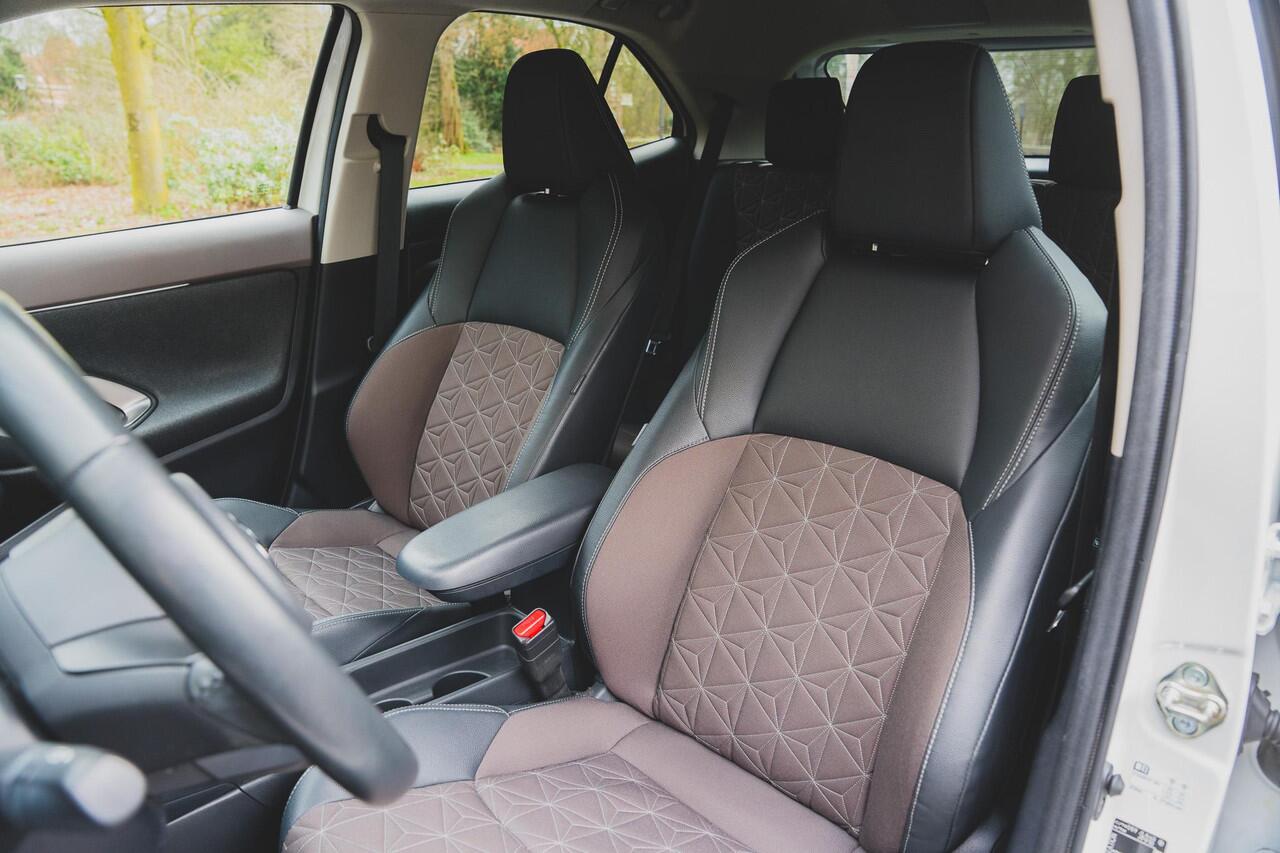 Toyota YARIS Cross 1.5 Hybrid Dynamic 360 CAM | HALF LEDER | ADAPTIVE | KEYLESS | CARPLAY