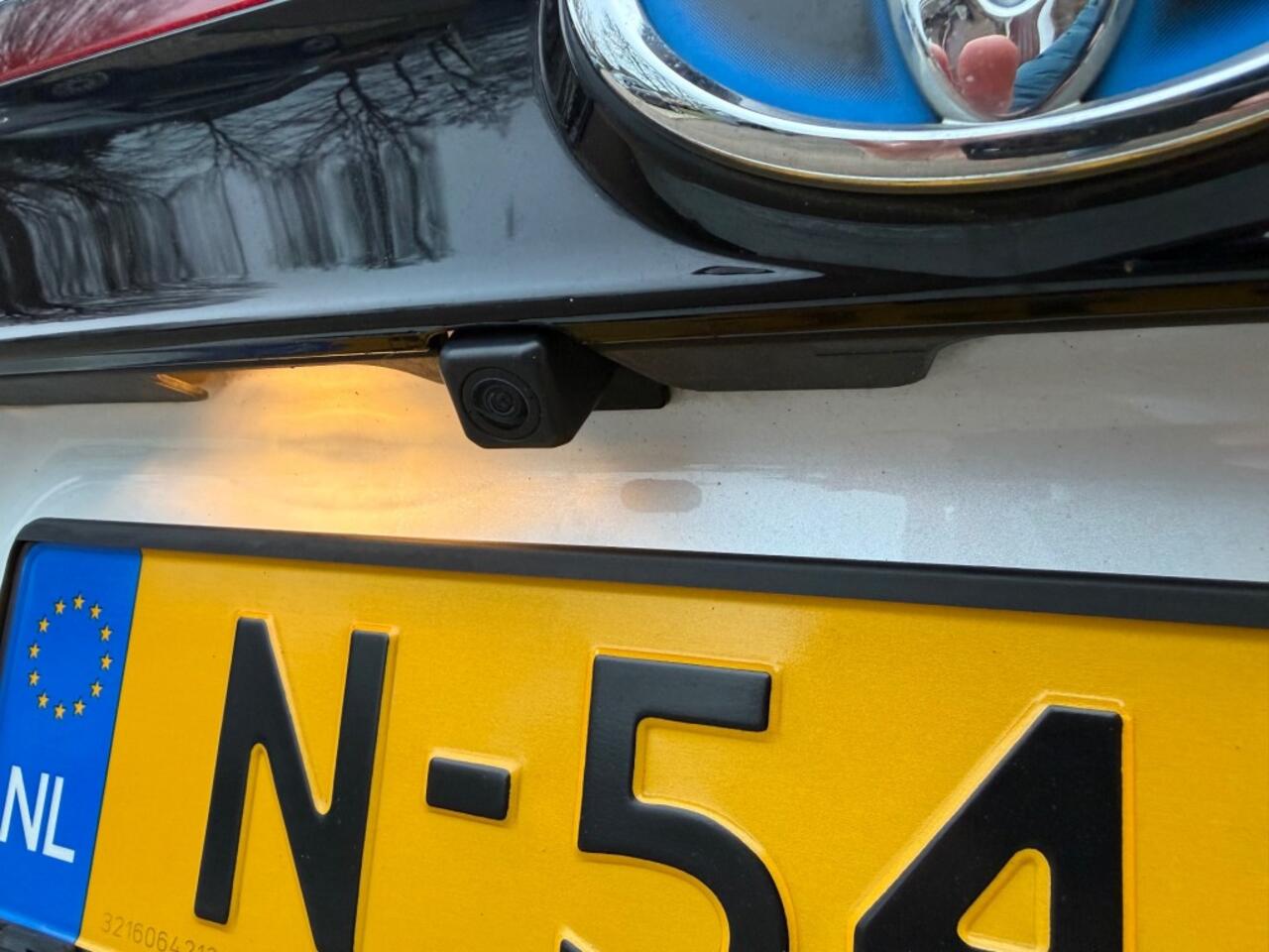 Toyota YARIS 1.5 HYBRID FIRST EDITION AUTOMAAT!