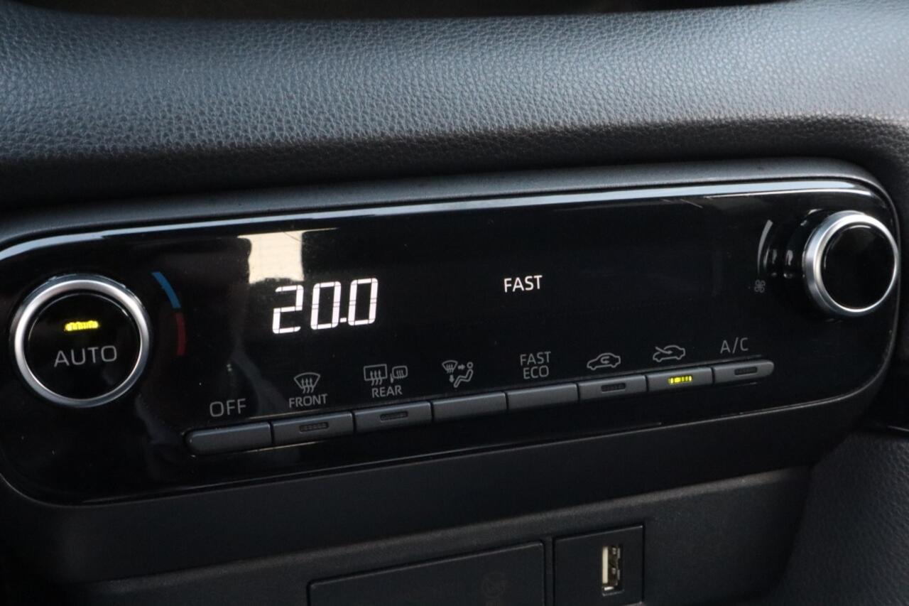 Toyota YARIS 1.5 Hybrid Dynamic Blindspot | Carplay