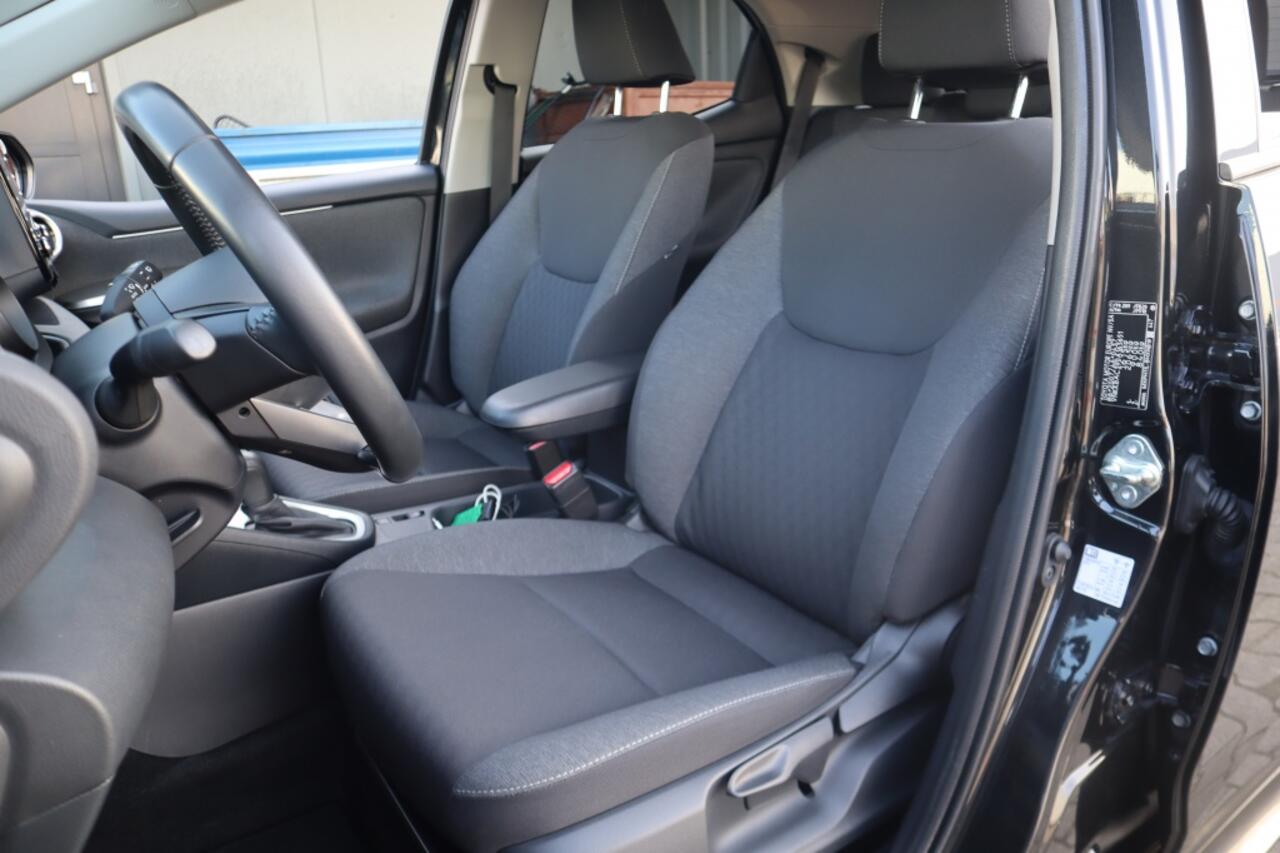 Toyota YARIS 1.5 Hybrid Dynamic Blindspot | Carplay