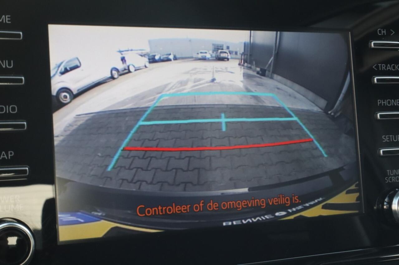 Toyota YARIS 1.5 Hybrid Dynamic Blindspot | Carplay