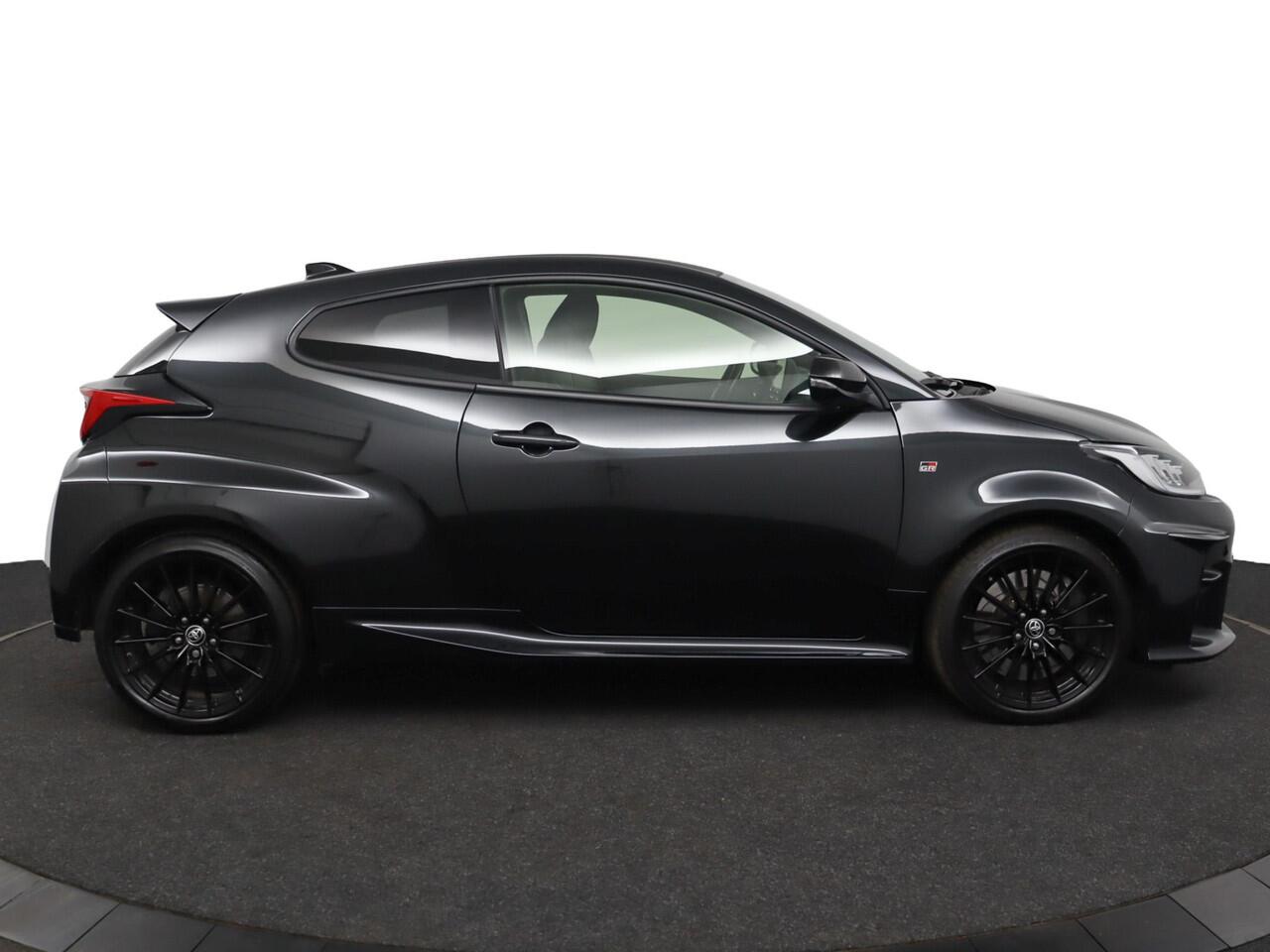 Toyota YARIS 1.6 GR Premium | 4WD | 261 PK | Apple carplay | Stuur en stoelverwarming |