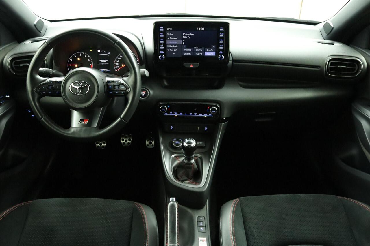 Toyota YARIS 1.6 GR Premium | 4WD | 261 PK | Apple carplay | Stuur en stoelverwarming |