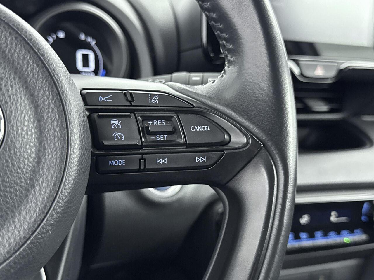 Toyota YARIS 1.5 Hybrid Dynamic | airco automatisch | Apple Carplay/Android | Autonomous Emergency Braking | bots herkenning en activatie | cruise control adaptief | LED koplampen | lichtmetalen velgen 16" |