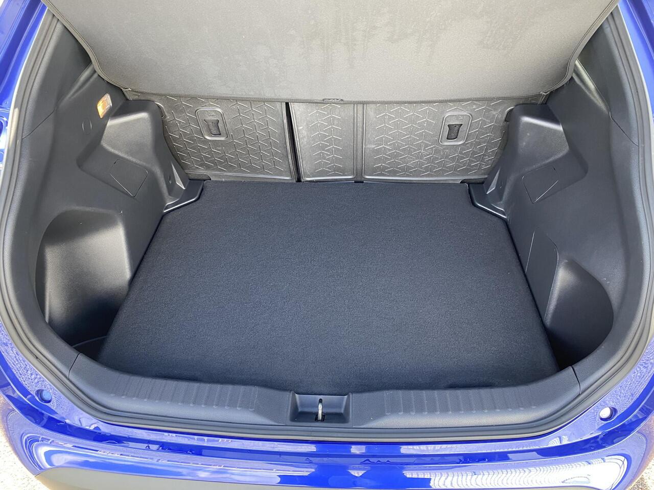Toyota YARIS Cross 1.5 Hybrid First Edition Trekhaak, NL-auto, 1e eign. boekjes compleet, navigatie, Apple CarPlay/Android Auto, achteruitrij camera, keyless, nette auto!