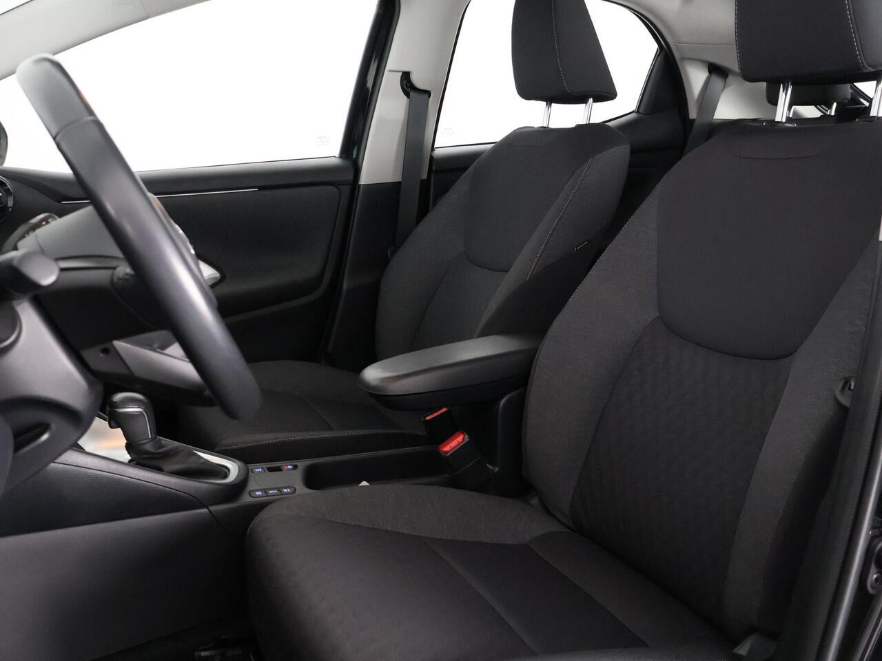 Toyota YARIS 1.5 HYBRID AUTOMAAT BUSINESS PLUS GARANTIE 8-2031 CAMERA . APPLE CARPLAY & ANDROID AUTO . ELEKTRISCHE RAMEN V+A . KEYLESS START