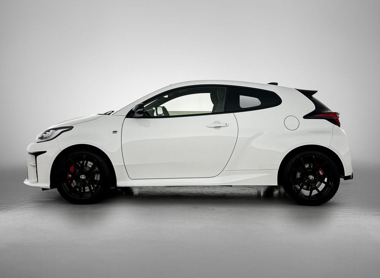 Toyota YARIS 1.6 GR Performance 261 PK | cruise control adaptief | lichtmetalen velgen 18" | microvezel bekleding |