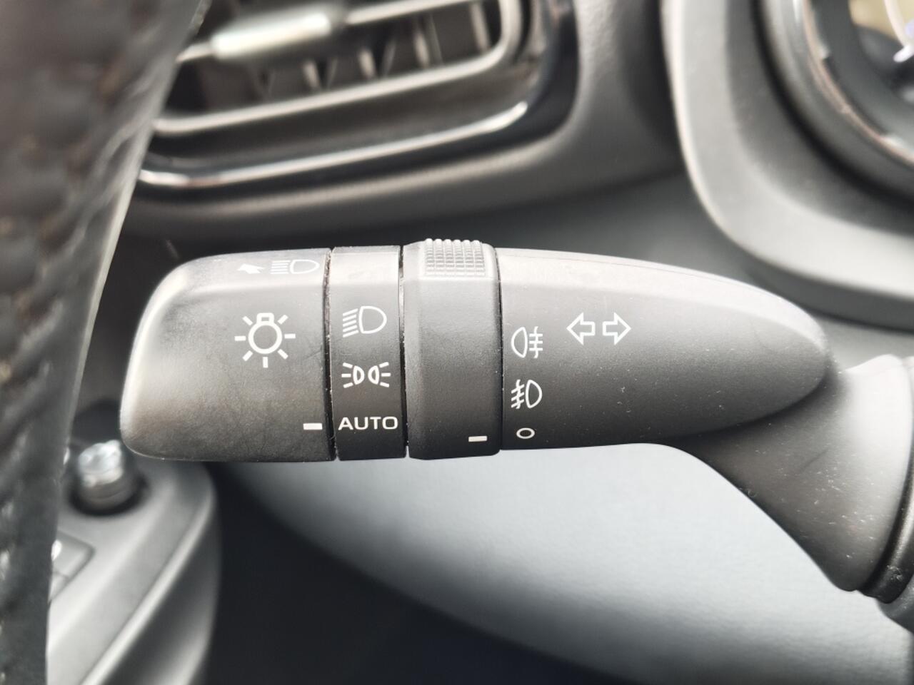 Toyota YARIS 1.5 Hybrid Launch Edition | Adaptive Cruise Control | Stoelverwa