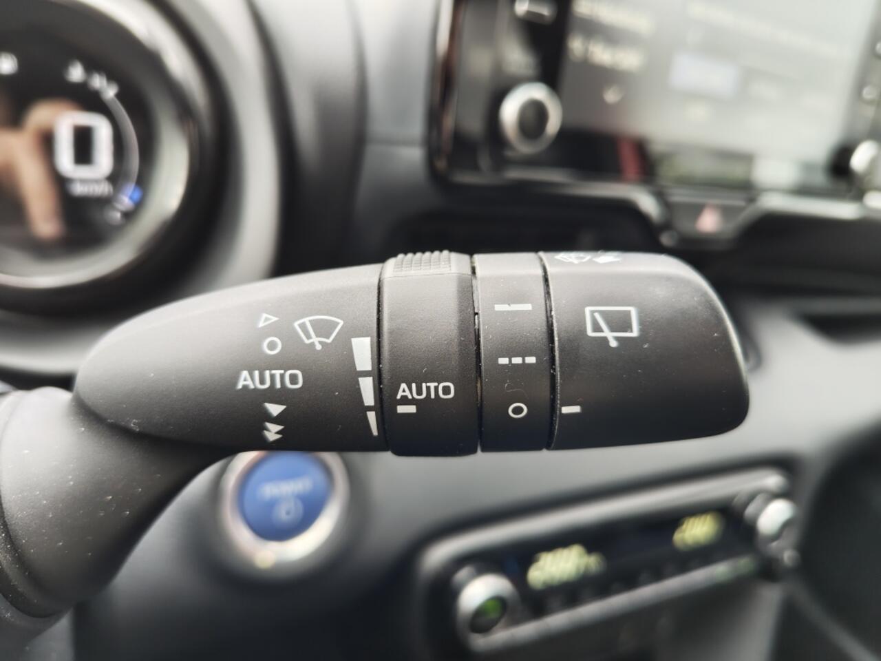 Toyota YARIS 1.5 Hybrid Launch Edition | Adaptive Cruise Control | Stoelverwa