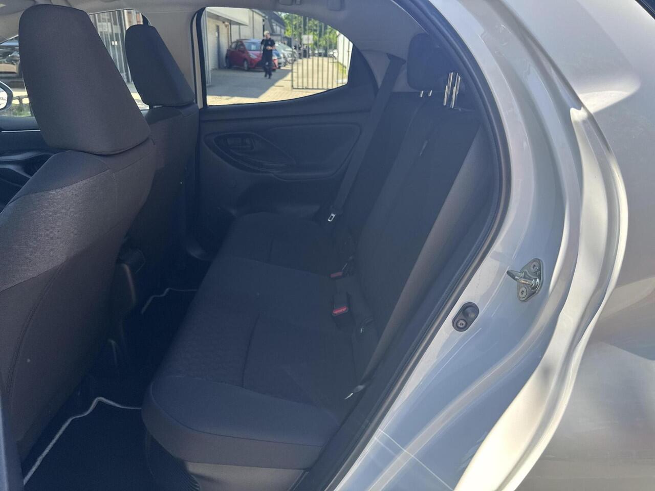 Toyota YARIS 1.5 Hybrid Dynamic | 06-10141018 Voor meer informatie