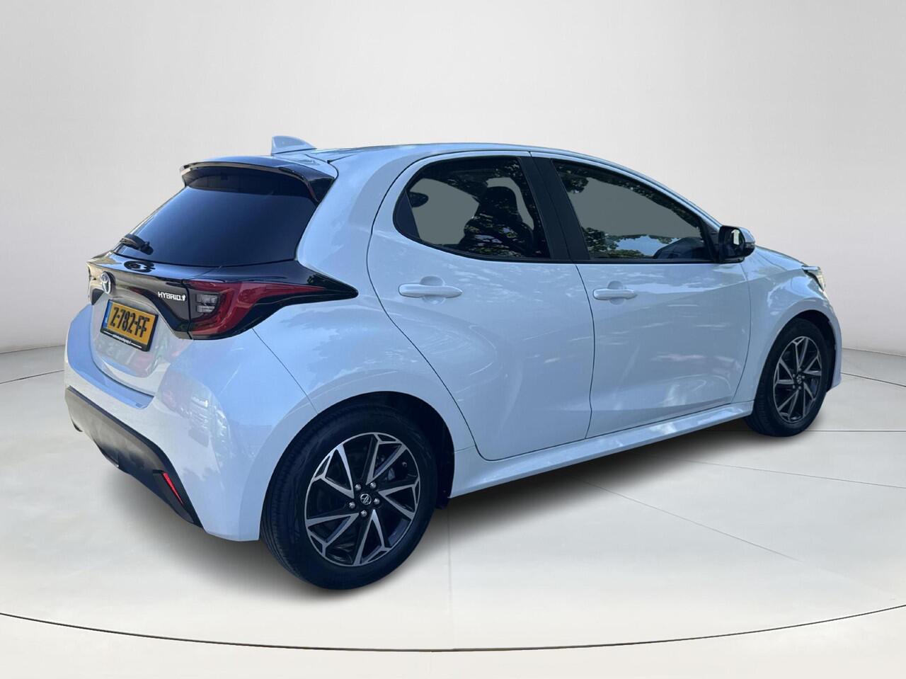 Toyota YARIS 1.5 Hybrid Dynamic | 06-10141018 Voor meer informatie