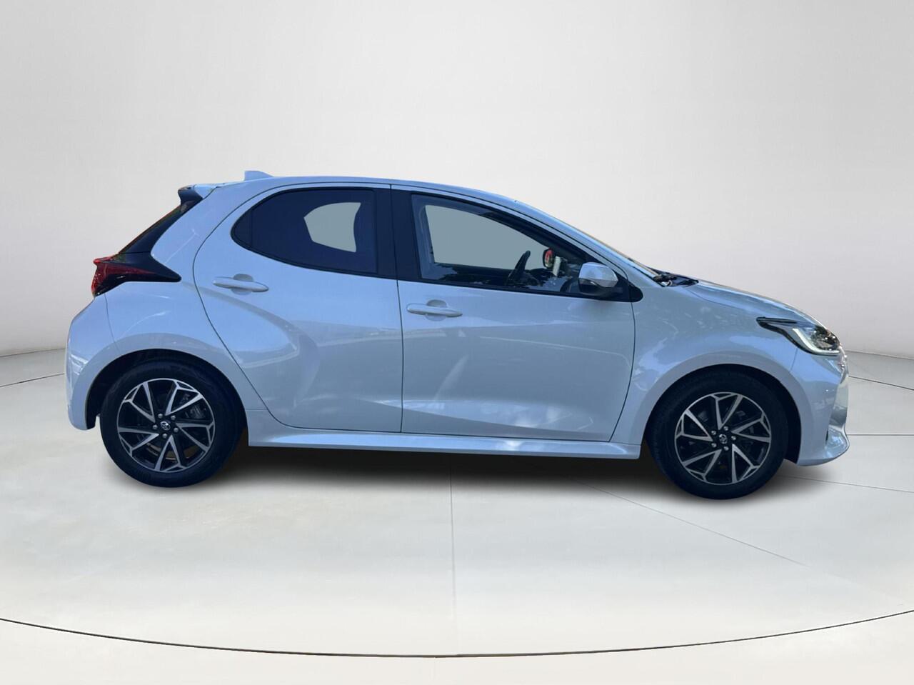 Toyota YARIS 1.5 Hybrid Dynamic | 06-10141018 Voor meer informatie