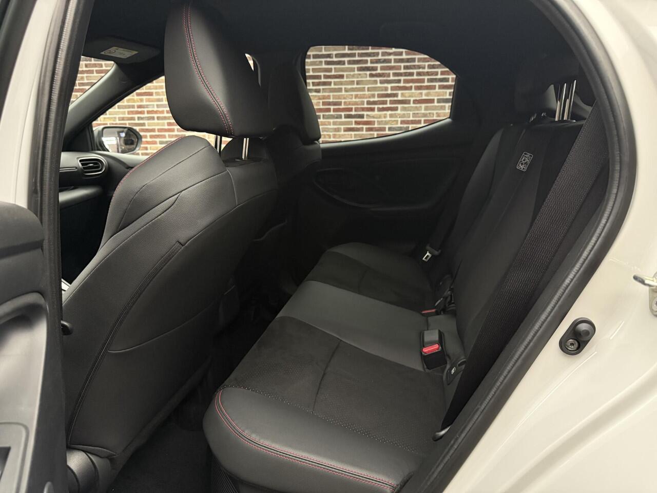 Toyota YARIS 1.5 Hybrid GR Sport CAMERA LANE ASSIST CLIMATE NAVIGATIE JBL GARANTIE