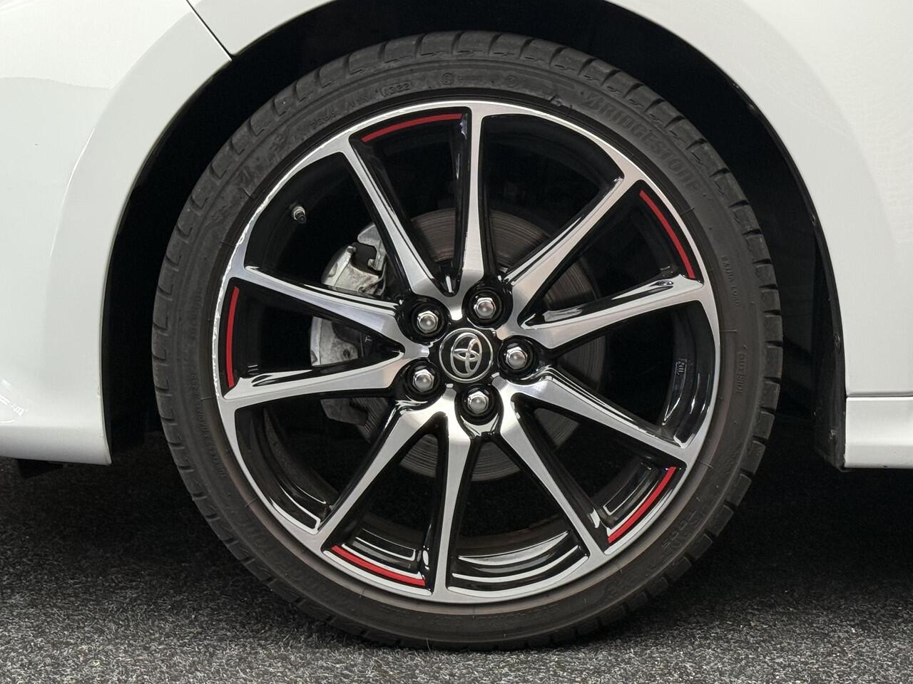 Toyota YARIS 1.5 Hybrid GR Sport CAMERA LANE ASSIST CLIMATE NAVIGATIE JBL GARANTIE